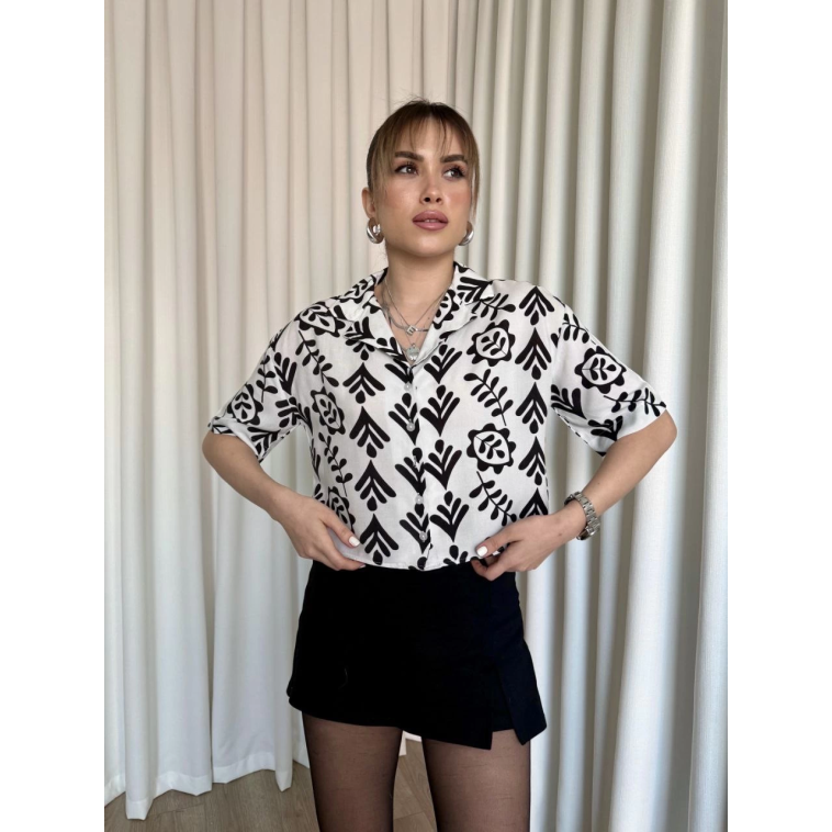 Siyah beyaz baskılı crop gömlek Siyah beyaz baskılı crop gömlek