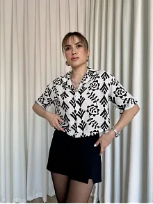 Siyah Beyaz Baskılı Crop Gömlek