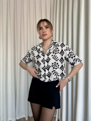 Siyah Beyaz Baskılı Crop Gömlek