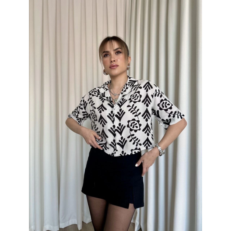 Siyah beyaz baskılı crop gömlek Siyah beyaz baskılı crop gömlek