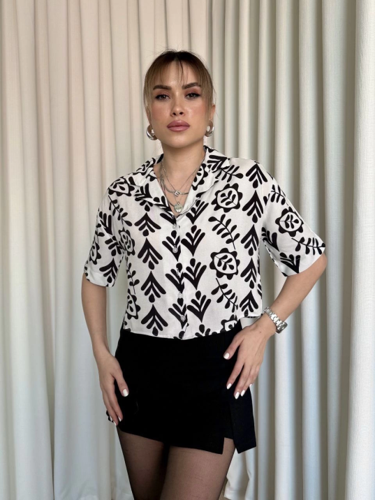 Siyah beyaz baskılı crop gömlek Siyah beyaz baskılı crop gömlek