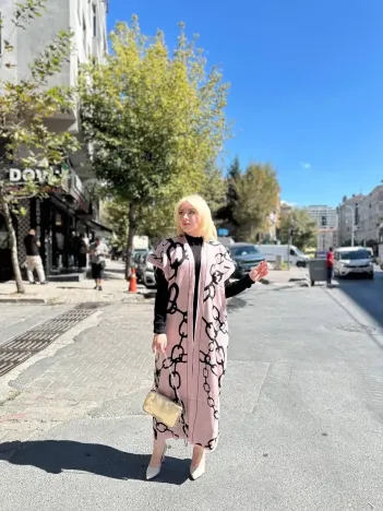 Siyah Çizgi Desenli Elbiseli Hırka Takım Pudra Siyah Siyah Çizgi Desenli Elbiseli Hırka Takım Pudra Siyah