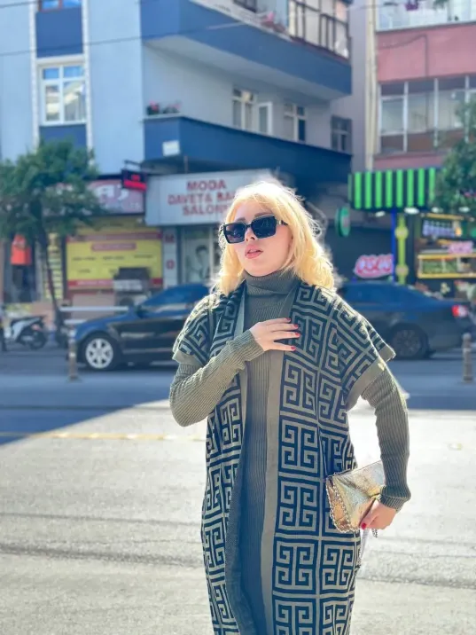 Siyah Çizgi Desenli Elbiseli Hırka Triko Takım Haki Siyah Çizgi Desenli Elbiseli Hırka Triko Takım Haki