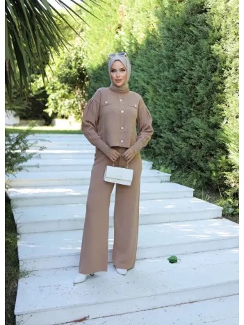 Taş Düğmeli İkili Triko Takım Vizon