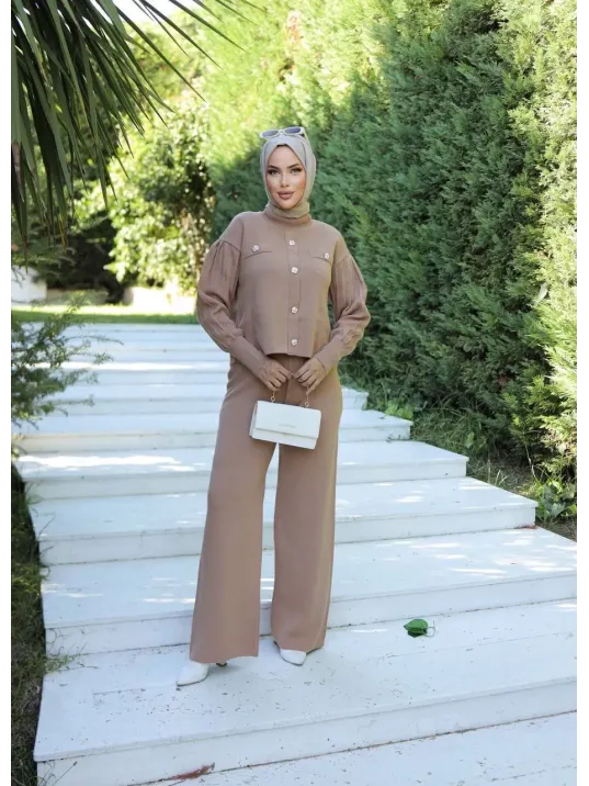 Taş Düğmeli İkili Triko Takım Vizon