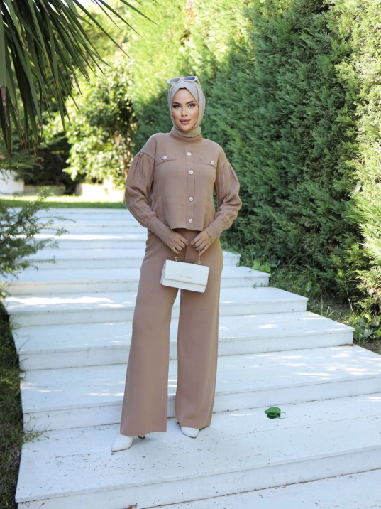 Taş düğmeli ikili triko takım vizon