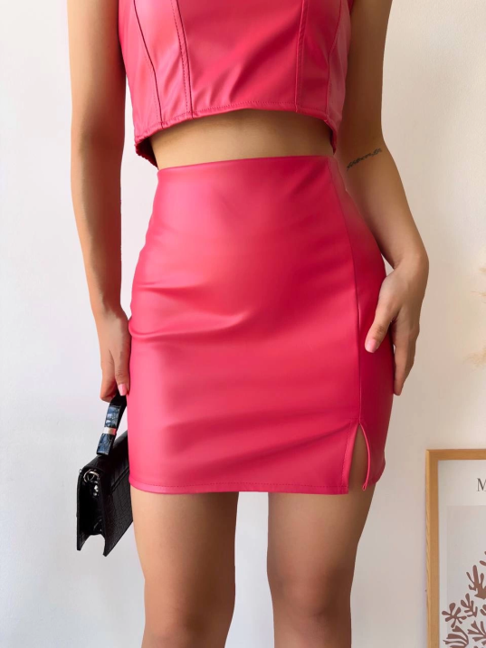 Tek yırtmaçlı arkadan fermuarlı deri etek fuşya s24475 Tek yırtmaçlı arkadan fermuarlı deri etek fuşya s24475