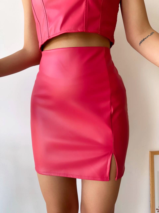 Tek yırtmaçlı arkadan fermuarlı deri etek fuşya s24475 Tek yırtmaçlı arkadan fermuarlı deri etek fuşya s24475
