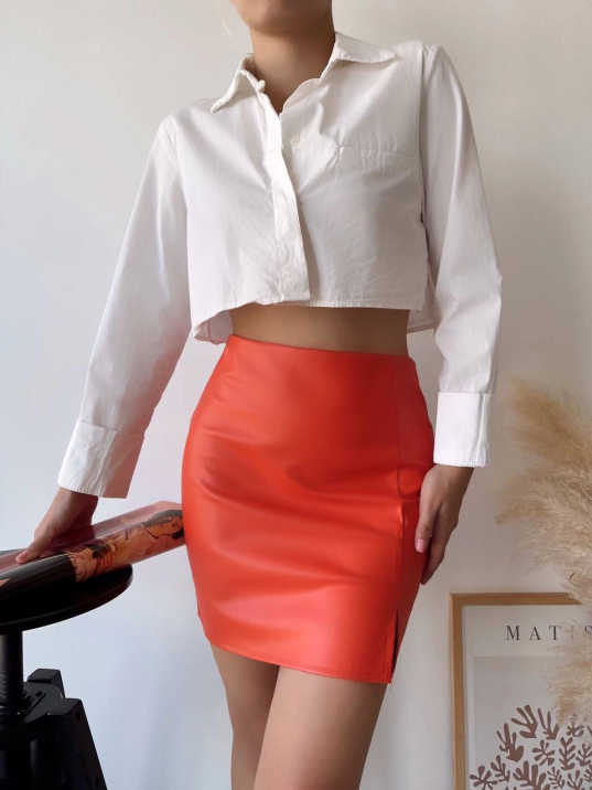 Tek yırtmaçlı arkadan fermuarlı deri etek turuncu s24475