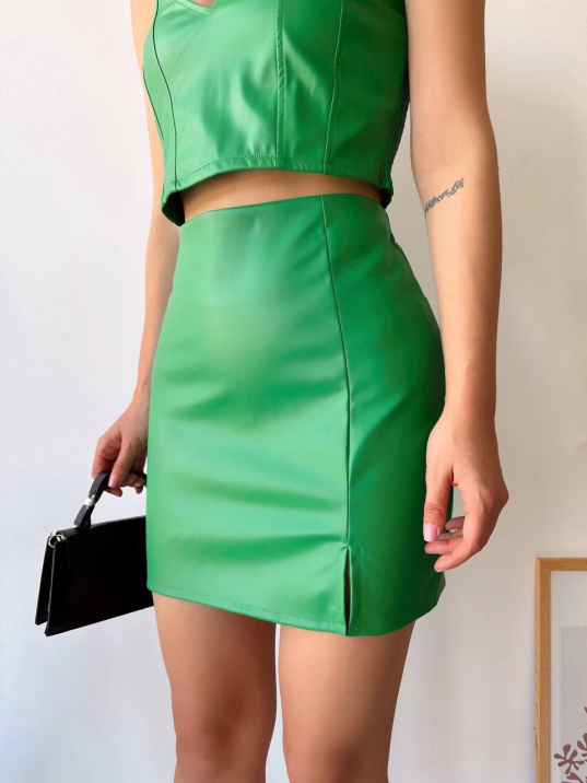 Tek yırtmaçlı arkadan fermuarlı deri etek yeşil s24475 Tek yırtmaçlı arkadan fermuarlı deri etek yeşil s24475