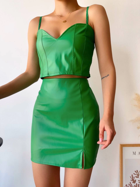 Tek yırtmaçlı arkadan fermuarlı deri etek yeşil s24475 Tek yırtmaçlı arkadan fermuarlı deri etek yeşil s24475