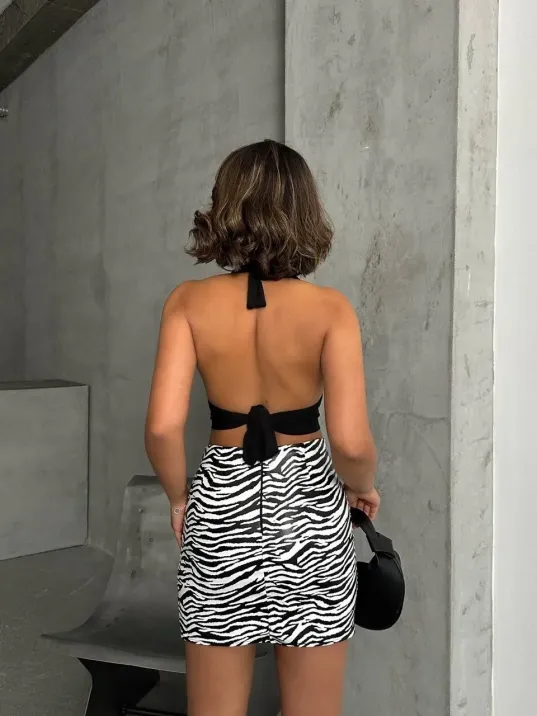 Tek Yırtmaçlı Zebra Desenli Deri Etek Beyazsiyah W24475-s