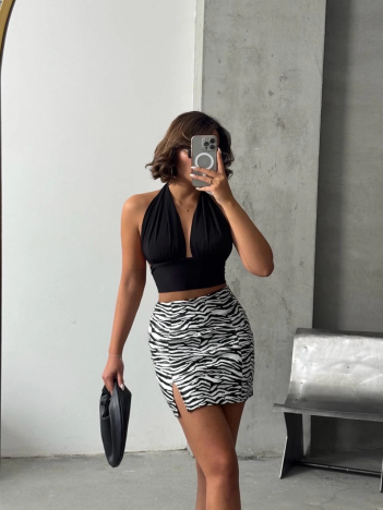 Tek yırtmaçlı zebra desenli deri etek beyazsiyah w24475-S Tek yırtmaçlı zebra desenli deri etek beyazsiyah w24475-S