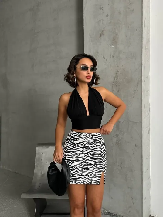 Tek Yırtmaçlı Zebra Desenli Deri Etek Beyazsiyah W24475-s