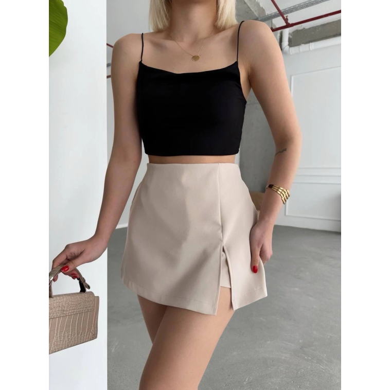 Tek yırtmajlı şort etek Tek yırtmajlı şort etek