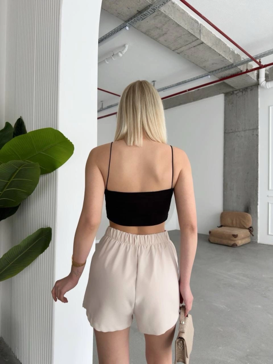 Tek yırtmajlı şort etek Tek yırtmajlı şort etek