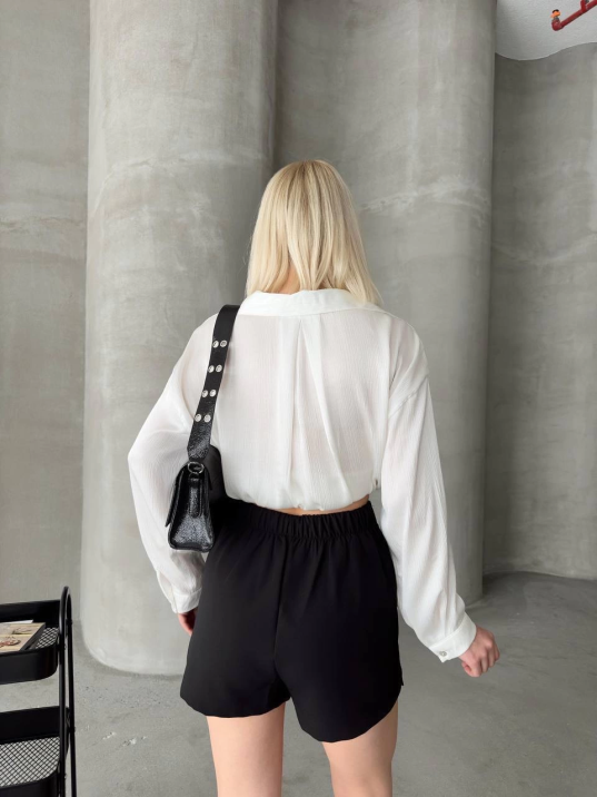 Tek yırtmajlı şort etek Tek yırtmajlı şort etek