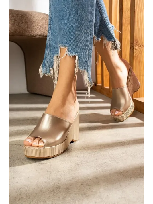 Tlay Bej Cilt Dolgu Topuk Terlik Tlay Bej Cilt Dolgu Topuk Terlik