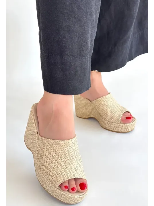 Tlay Bej Hasır Dokumalı Dolgu Topuk Terlik Tlay Bej Hasır Dokumalı Dolgu Topuk Terlik