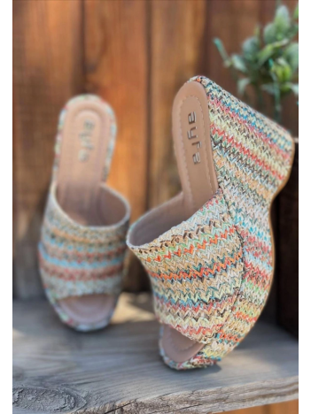 Tlay Kilim Desenli Dolgu Topuk Terlik Tlay Kilim Desenli Dolgu Topuk Terlik