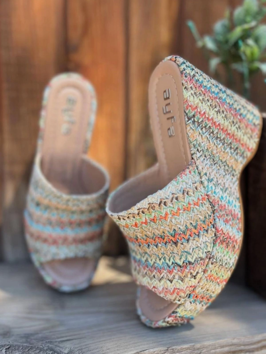 Tlay Kilim Desenli Dolgu Topuk Terlik Tlay Kilim Desenli Dolgu Topuk Terlik