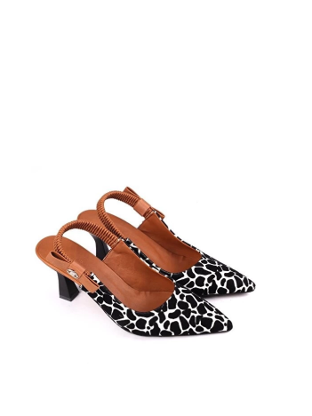 Toran Beyaz Rugan Siyah Süet Detaylı Topuklu Ayakkabı Toran Beyaz Rugan Siyah Süet Detaylı Topuklu Ayakkabı