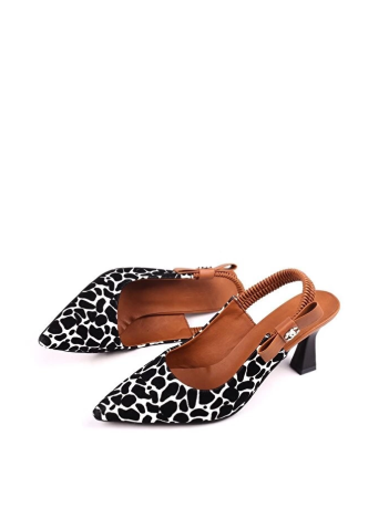 Toran Beyaz Rugan Siyah Süet Detaylı Topuklu Ayakkabı Toran Beyaz Rugan Siyah Süet Detaylı Topuklu Ayakkabı