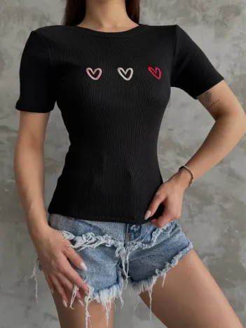 Üçlü Kalp Nakışlı Bluz