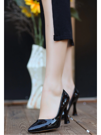 Ulba Siyah Rugan Stiletto Ayakkabı Ulba Siyah Rugan Stiletto Ayakkabı