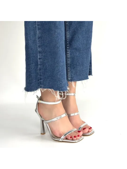 Umira Gümüş Rugan Topuklu Bilekten Kemerli Ayakkabı