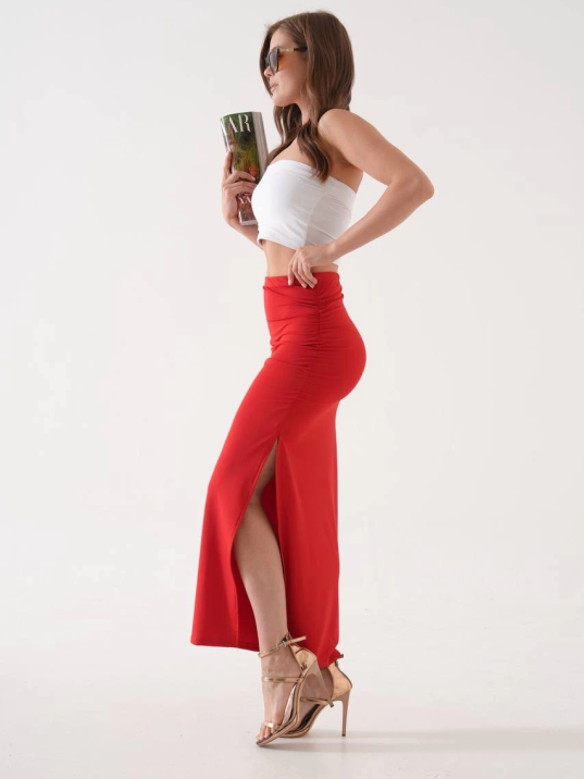 Uzun yırtmaçlı ince kumaş etek kırmızı Uzun yırtmaçlı ince kumaş etek kırmızı