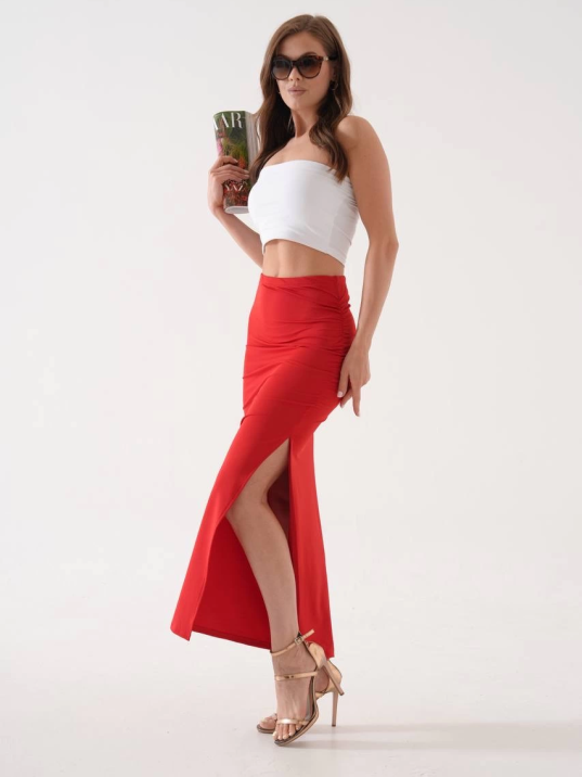 Uzun yırtmaçlı ince kumaş etek kırmızı Uzun yırtmaçlı ince kumaş etek kırmızı