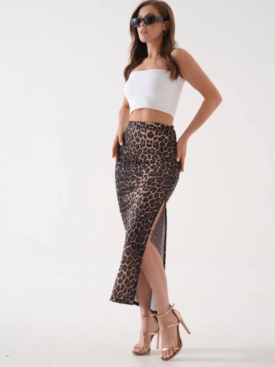 Uzun yırtmaçlı ince kumaş etek leopar Uzun yırtmaçlı ince kumaş etek leopar