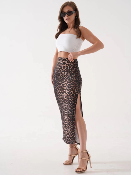 Uzun yırtmaçlı ince kumaş etek leopar Uzun yırtmaçlı ince kumaş etek leopar