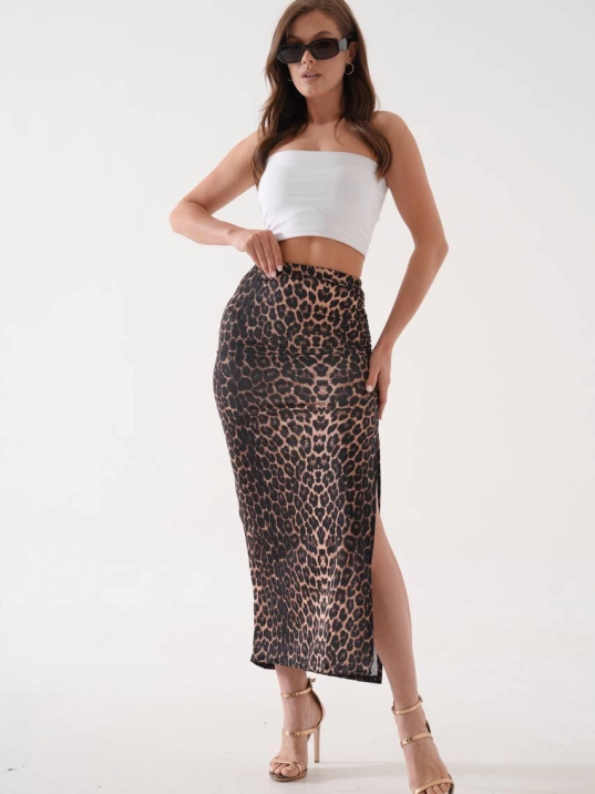 Uzun yırtmaçlı ince kumaş etek leopar Uzun yırtmaçlı ince kumaş etek leopar