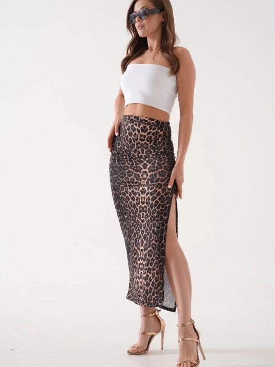 Uzun yırtmaçlı ince kumaş etek leopar Uzun yırtmaçlı ince kumaş etek leopar