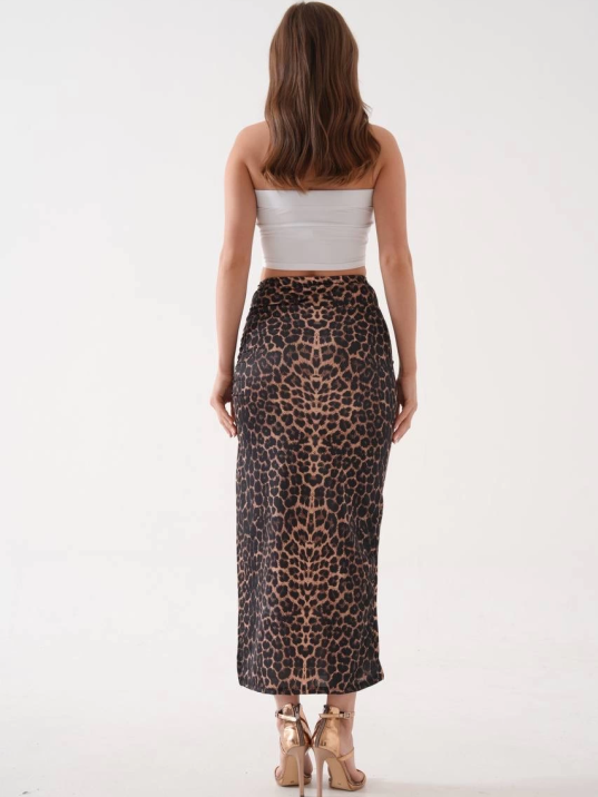 Uzun yırtmaçlı ince kumaş etek leopar Uzun yırtmaçlı ince kumaş etek leopar