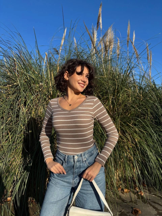 V yaka çizgili bluz bej A3699 V yaka çizgili bluz bej A3699