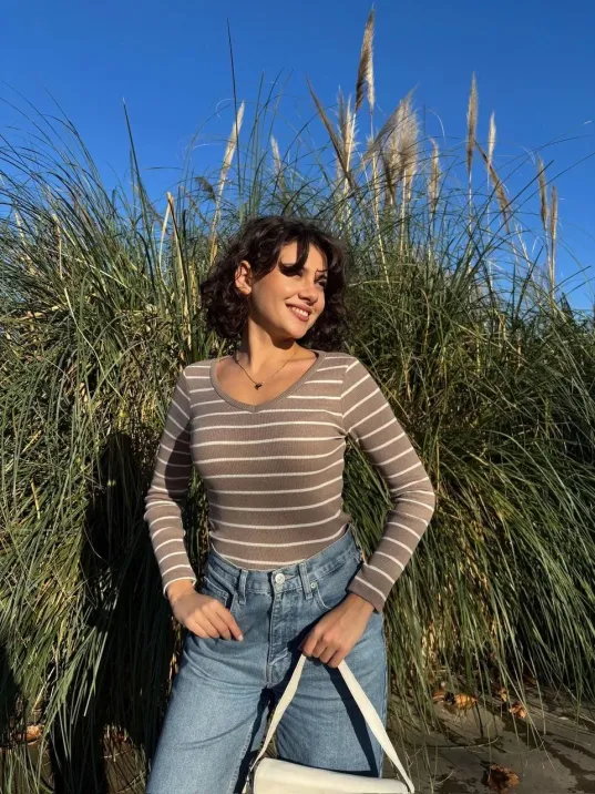 V Yaka Çizgili Bluz Bej A3699