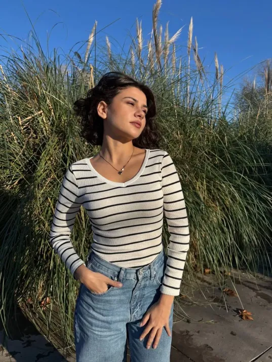 V Yaka Çizgili Bluz Beyaz A3699