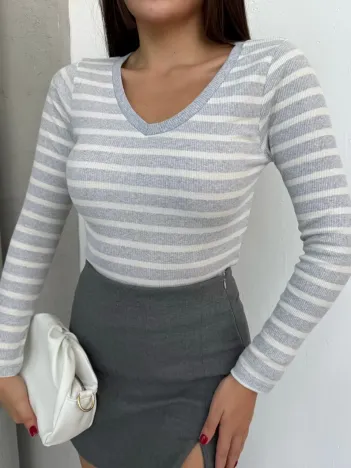 V Yaka Çizgili Bluz Gri A3699