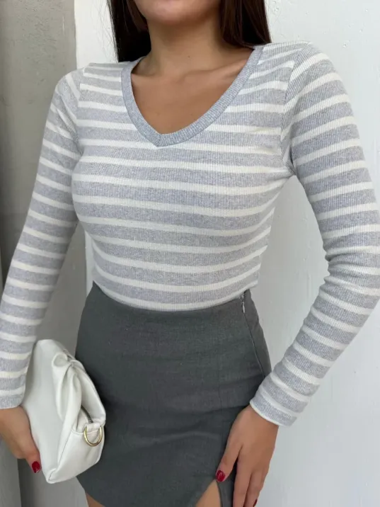 V Yaka Çizgili Bluz Gri A3699