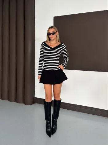 V Yaka Kol Ve Yaka Düğmeli Bluz Siyah A4047