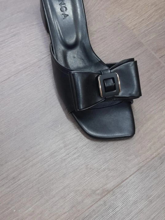 Veor Siyah Cilt Topuklu Terlik Veor Siyah Cilt Topuklu Terlik