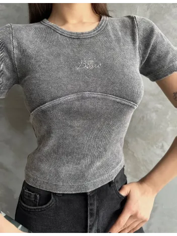 Nakış İşlemeli Asit Yıkamalı Bluz