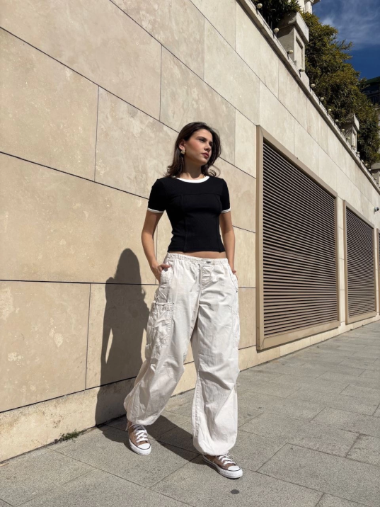 Yaka kol garnili ön parçalı bluz Yaka kol garnili ön parçalı bluz