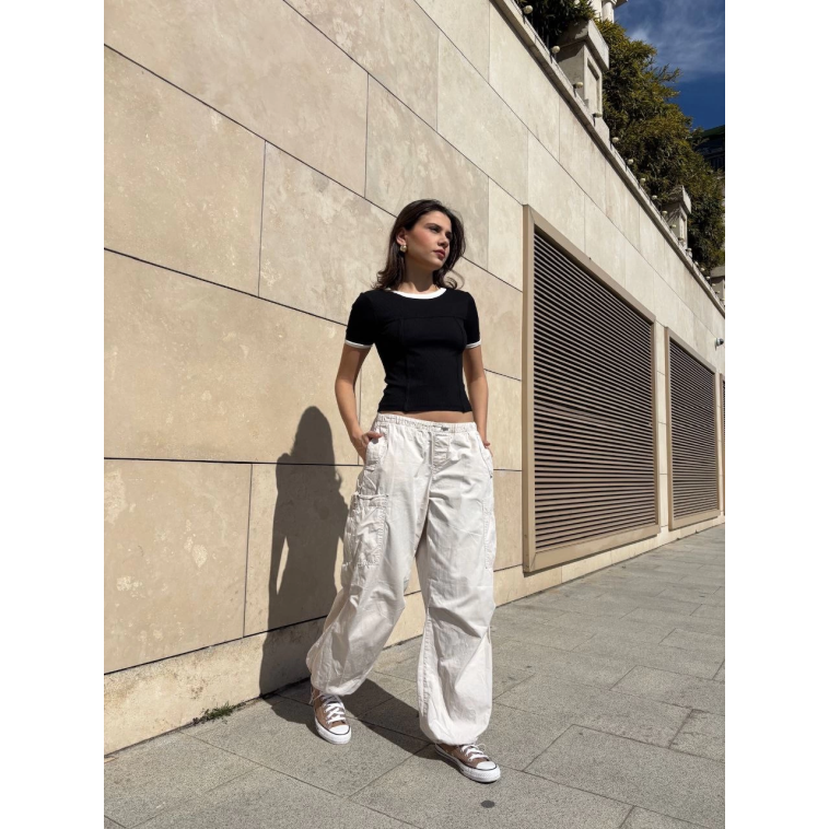 Yaka kol garnili ön parçalı bluz Yaka kol garnili ön parçalı bluz