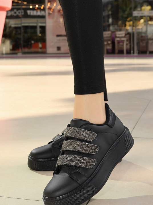 Yebta Siyah Cilt Cırt Cırtlı Spor Ayakkabı Yebta Siyah Cilt Cırt Cırtlı Spor Ayakkabı