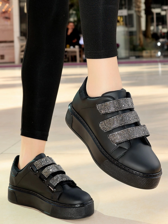 Yebta Siyah Cilt Cırt Cırtlı Spor Ayakkabı Yebta Siyah Cilt Cırt Cırtlı Spor Ayakkabı