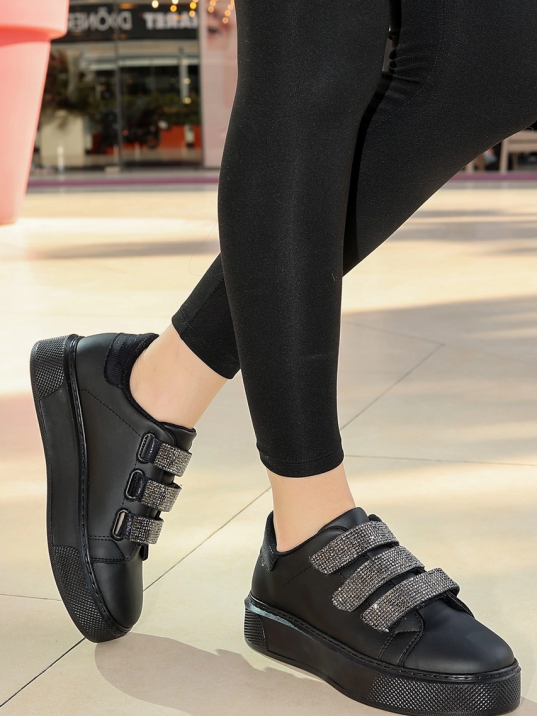 Yebta Siyah Cilt Cırt Cırtlı Spor Ayakkabı Yebta Siyah Cilt Cırt Cırtlı Spor Ayakkabı